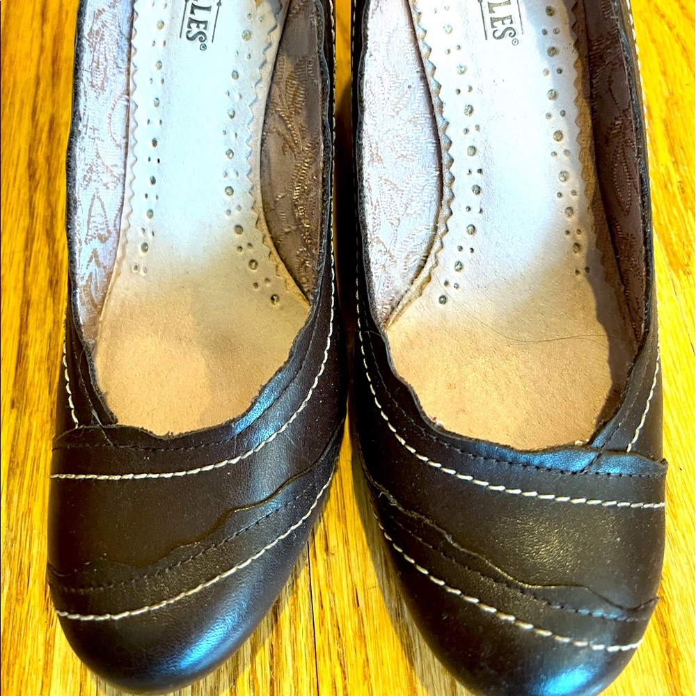 Dress shoes, small heel, size 6